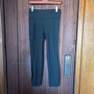 Lululemon Final Lap Crop *23"
Evergreen size 6